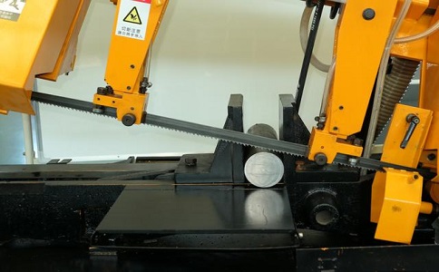 贵定数控带锯床自动送料精度会出现偏差吗？